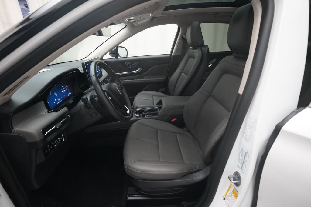 Used 2023 Lincoln Corsair AWD w/ Equipment Group 101A image 8