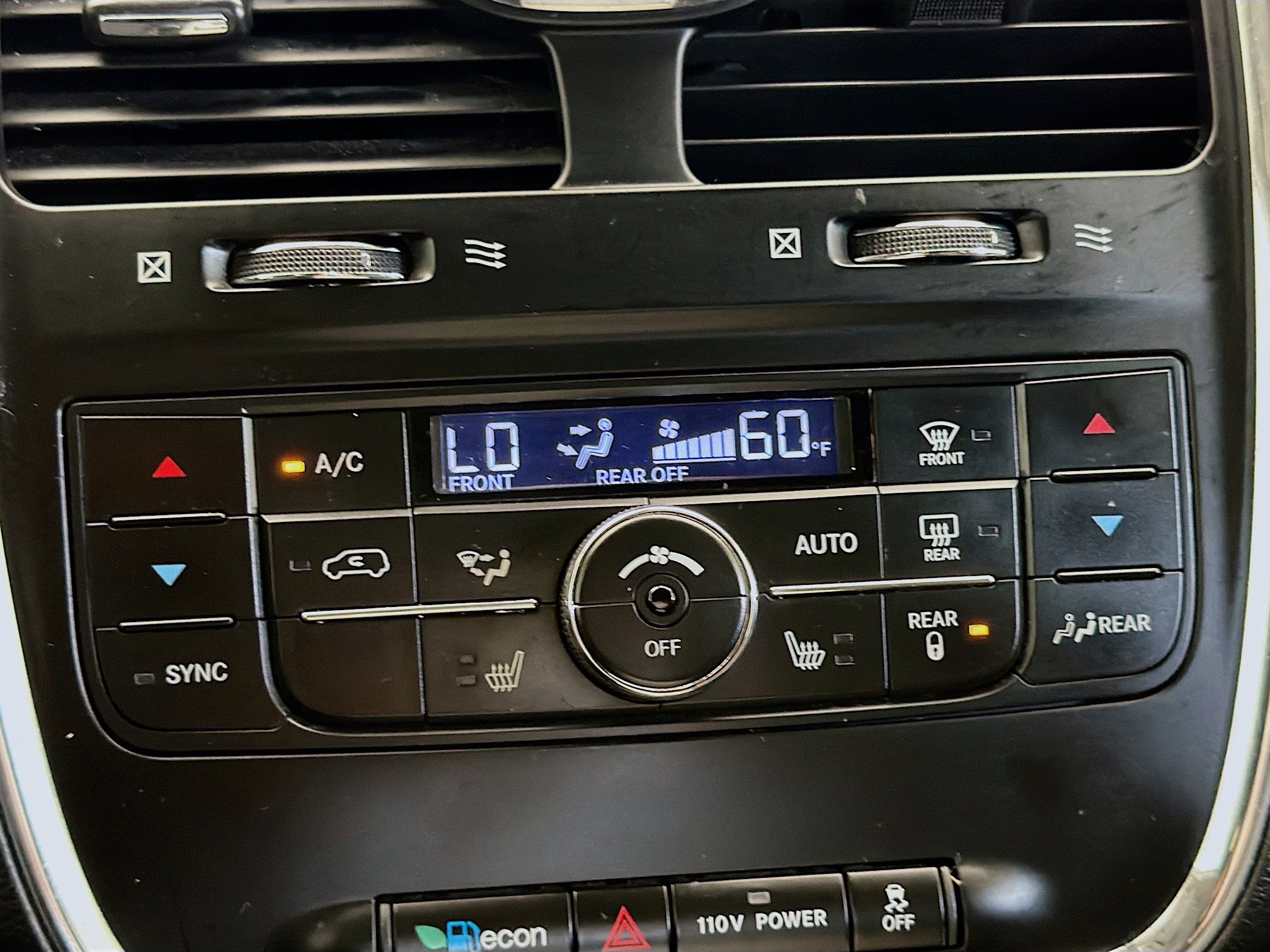 Used 2011 Chrysler Town & Country Touring-L image 10