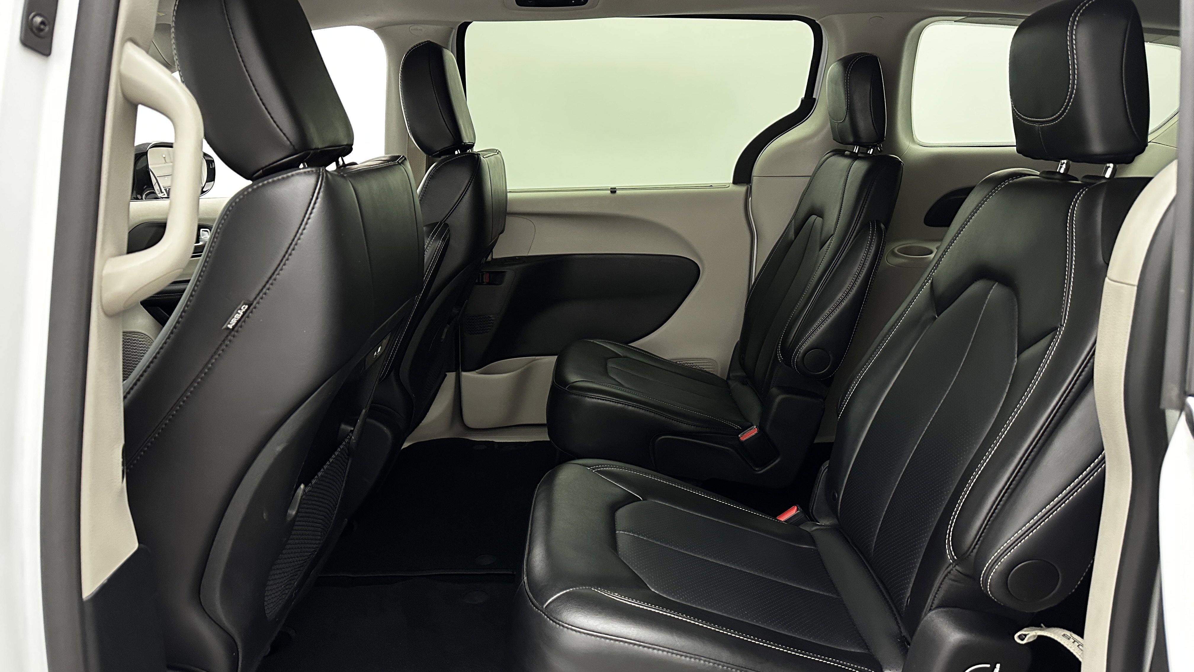 Used 2024 Chrysler Pacifica Touring-L image 28