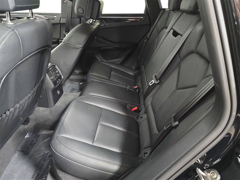 Used 2025 Porsche Macan image 24