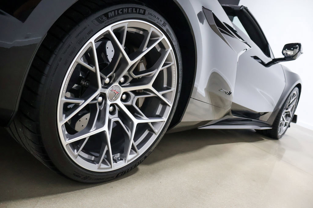 Used 2026 Chevrolet Corvette ZR1 w/ ZR1 Carbon Fiber Aero Package image 34