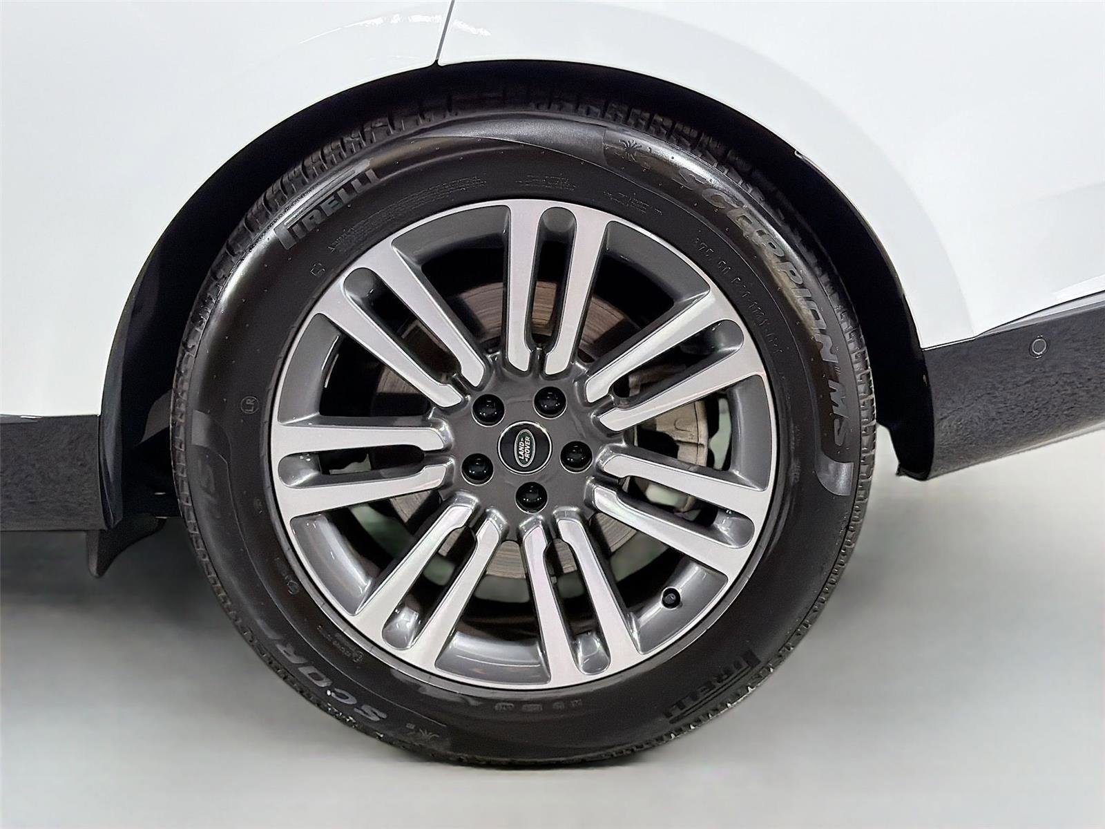 Certified 2025 Land Rover Range Rover SE AWD/4WD image 32