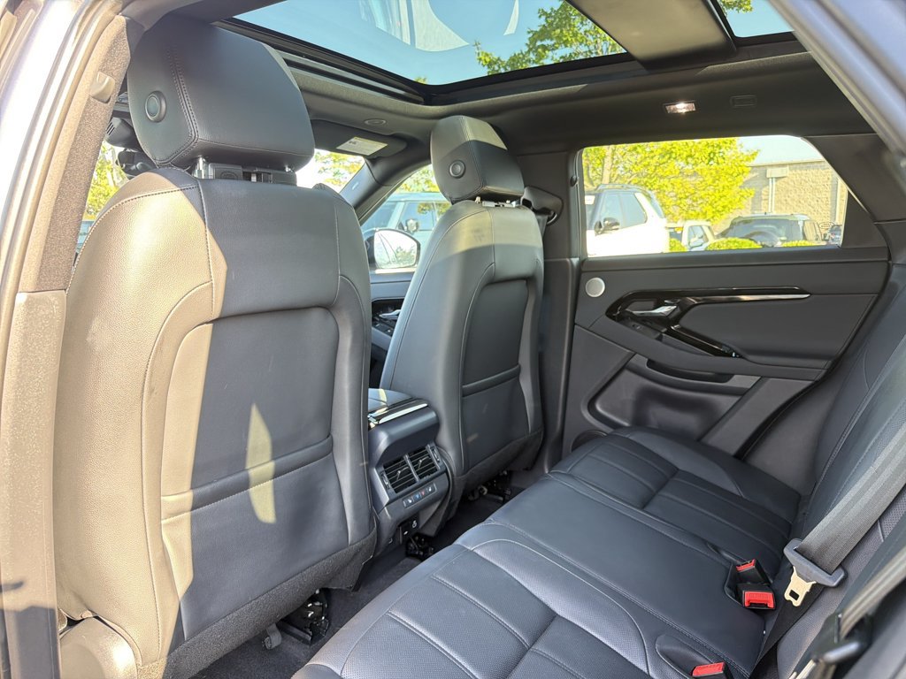 Used 2025 Land Rover Range Rover Evoque Dynamic SE AWD/4WD image 11