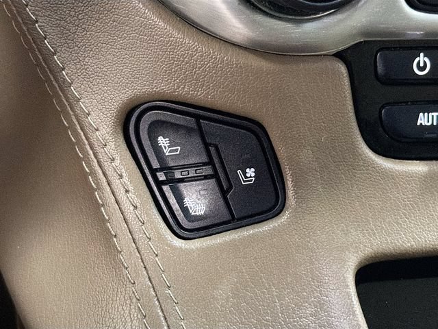 Used 2019 GMC Yukon SLT w/ Premium Edition AWD/4WD image 24