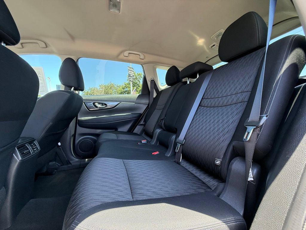 Used 2018 Nissan Rogue SV AWD/4WD image 36