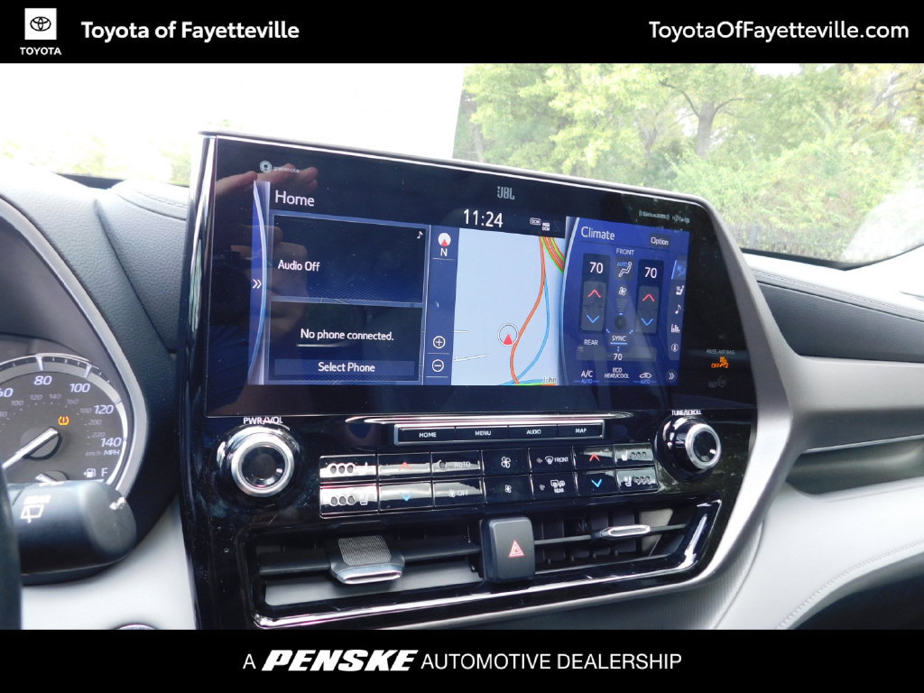 Used 2022 Toyota Highlander Limited AWD/4WD image 4