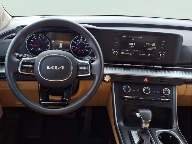 Used 2024 Kia Carnival LX image 4