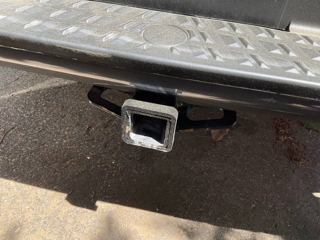 Used 2024 Nissan Titan SV w/ SV Convenience Package image 7