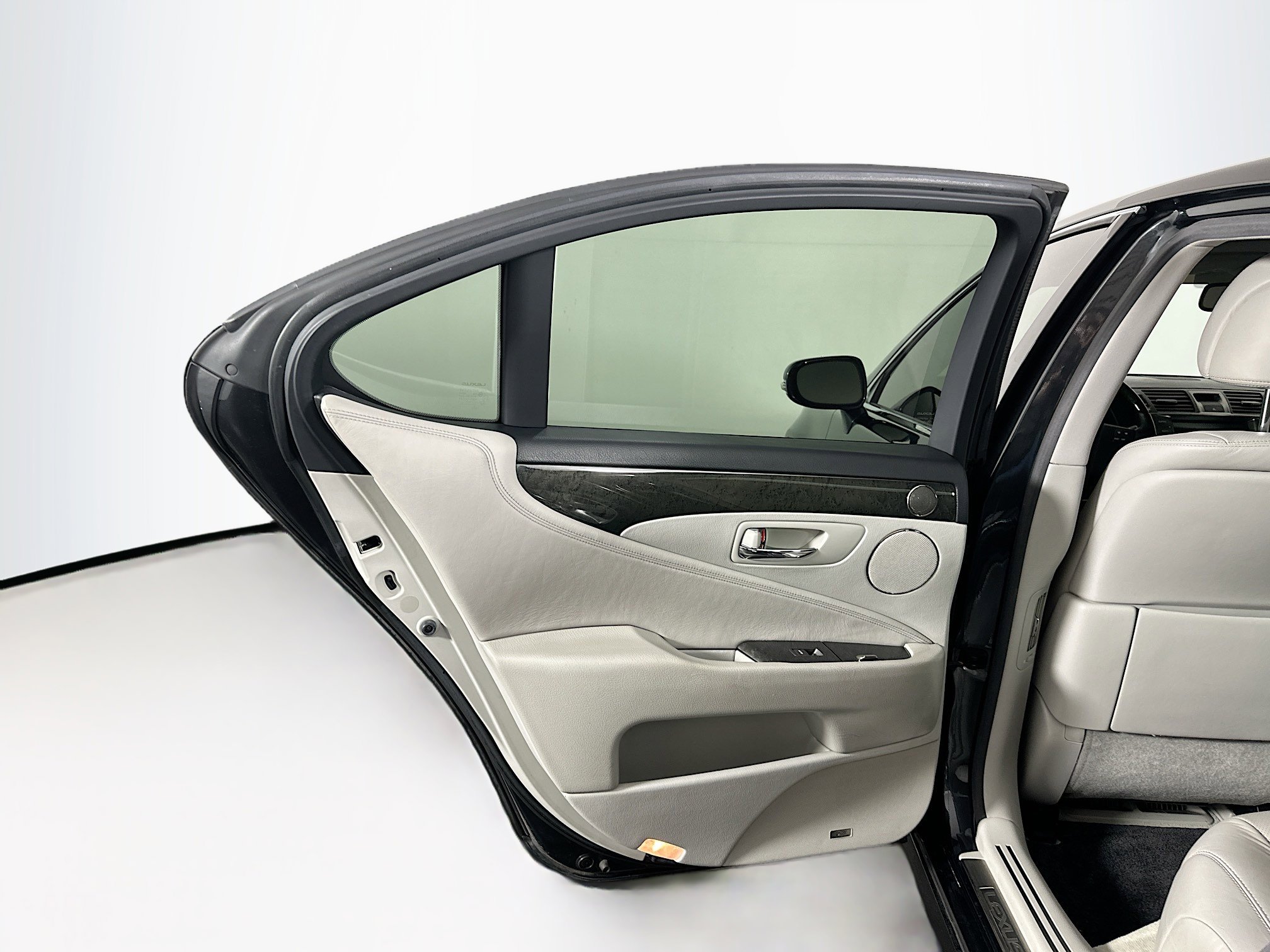 Used 2011 Lexus LS 460 image 27