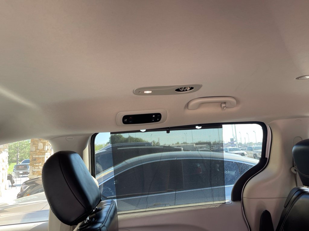 Used 2024 Chrysler Pacifica Touring-L FWD image 14