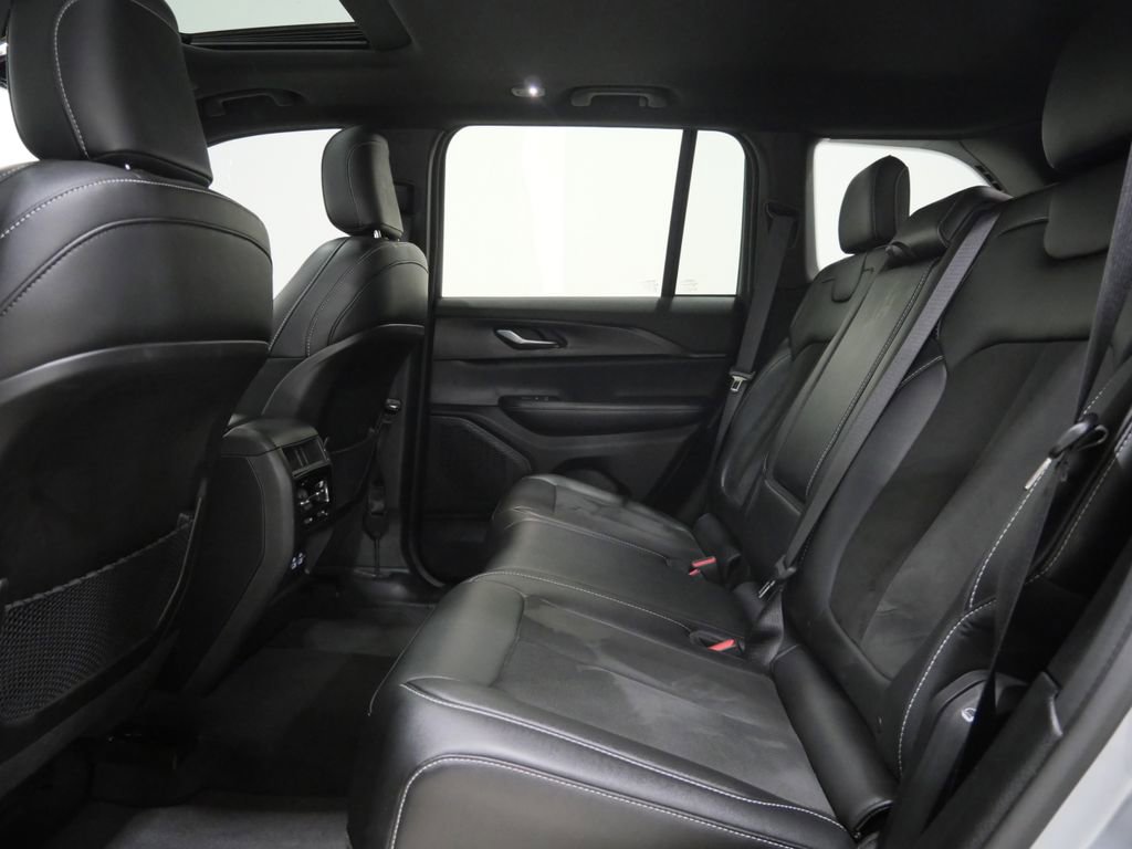Used 2023 Jeep Grand Cherokee Altitude image 23