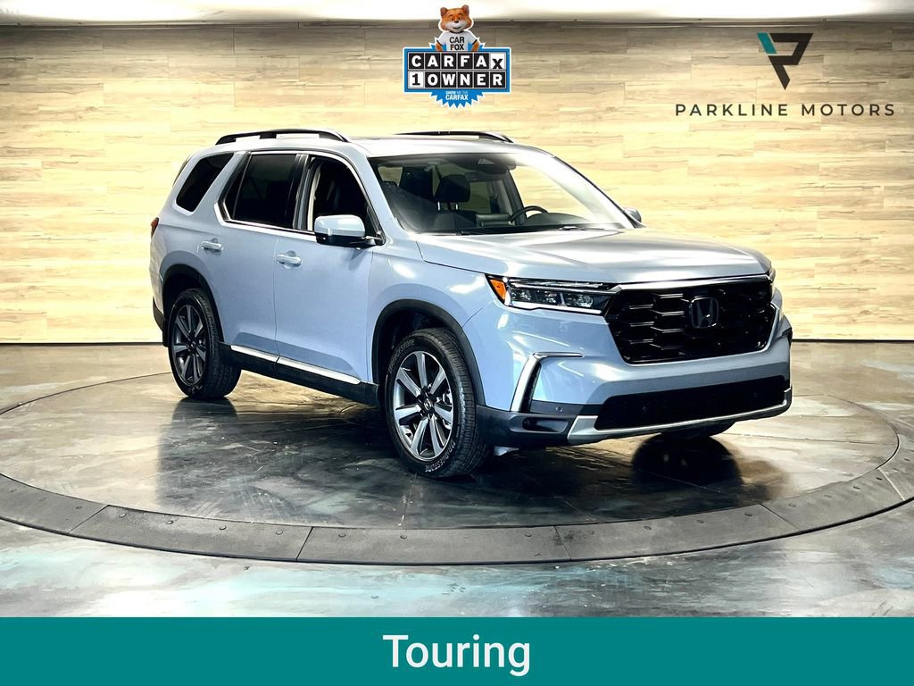 Used 2025 Honda Pilot Touring image 1