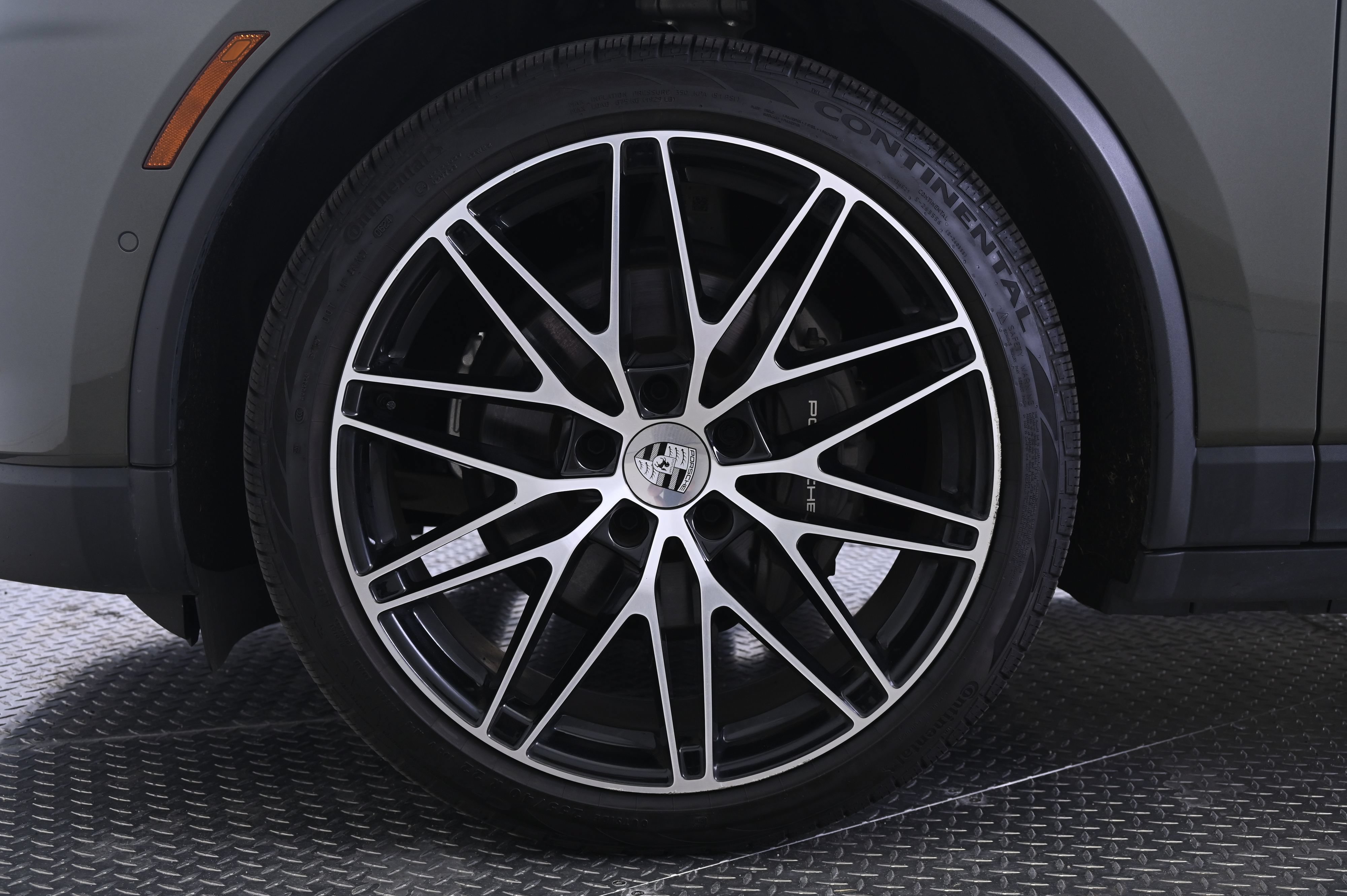 Certified 2024 Porsche Macan 4 Electric AWD/4WD image 11