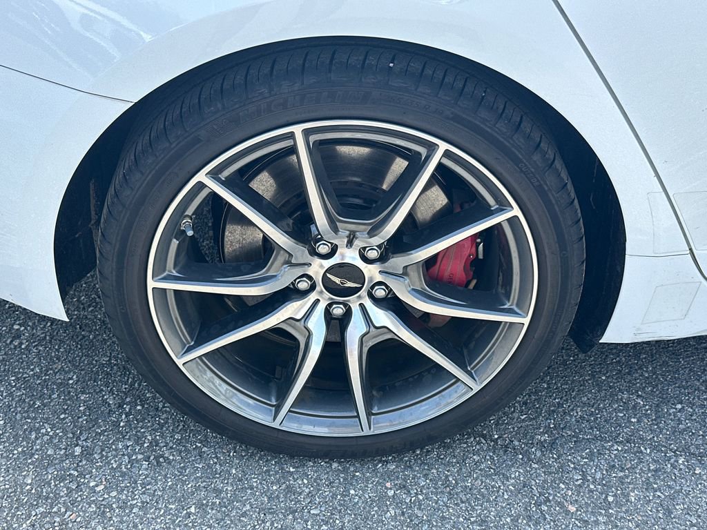 Used 2025 Genesis G70 2.5T image 17