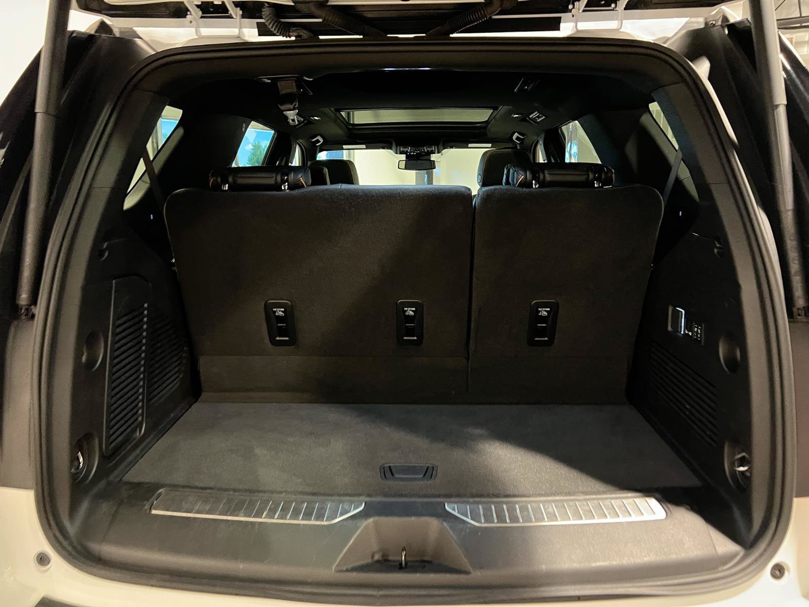 Used 2024 GMC Yukon AT4 w/ AT4 Premium Plus Package AWD/4WD image 33
