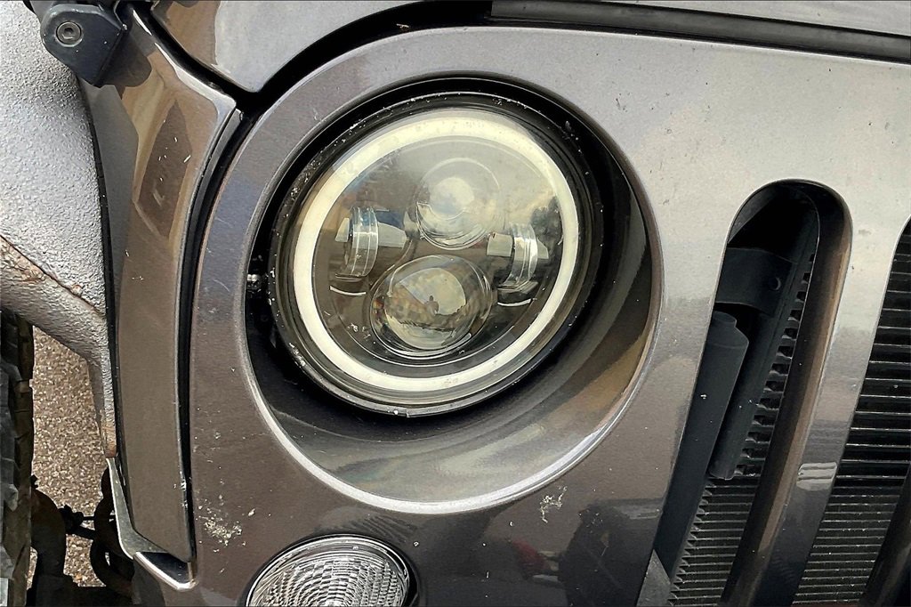 Used 2016 Jeep Wrangler Unlimited Rubicon image 27