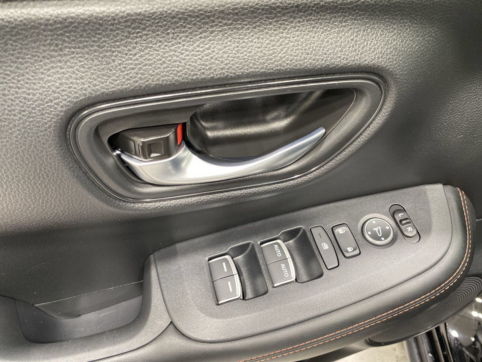 Used 2025 Honda HR-V Sport image 13
