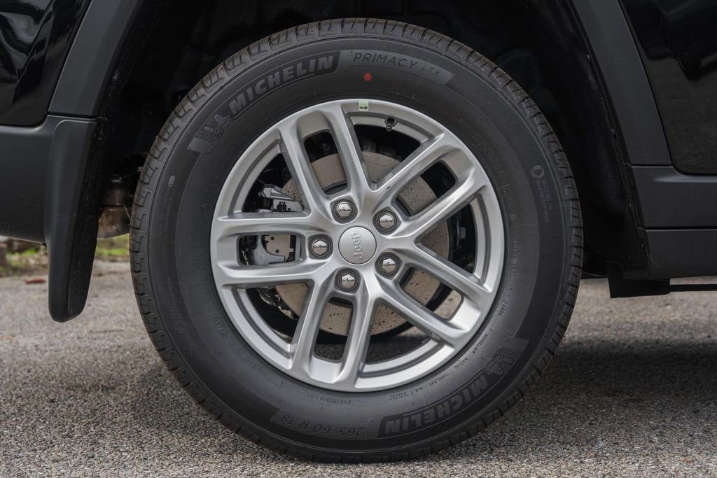 New 2025 Jeep Grand Cherokee Laredo X w/ Luxury Tech Group I image 17