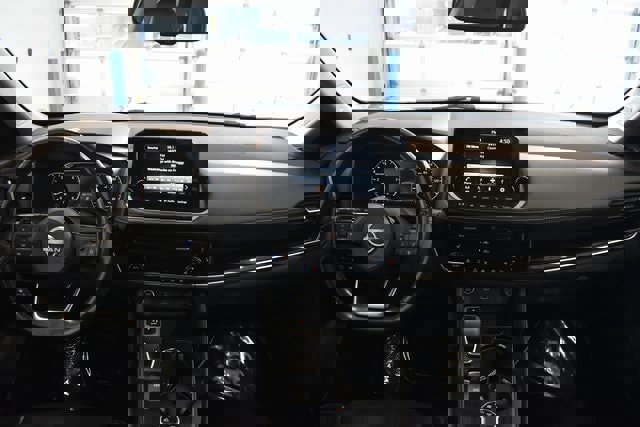 Used 2023 Nissan Rogue SL w/ SL Premium Package image 5