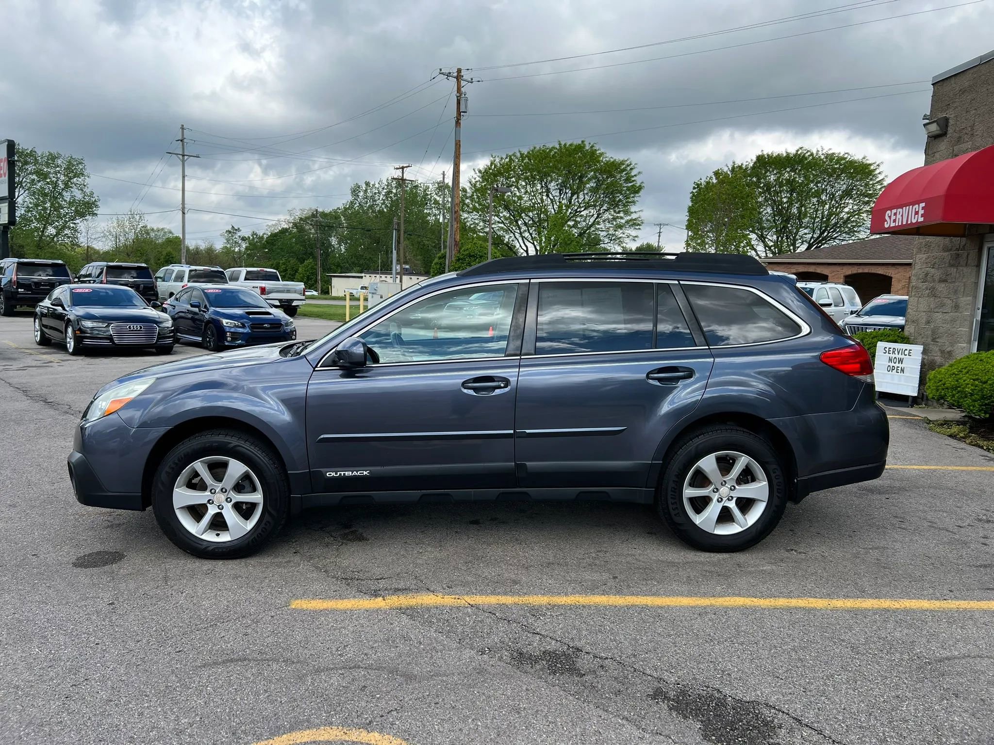 Used 2014 Subaru Outback 2.5i Premium w/ Moonroof Package AWD/4WD image 8