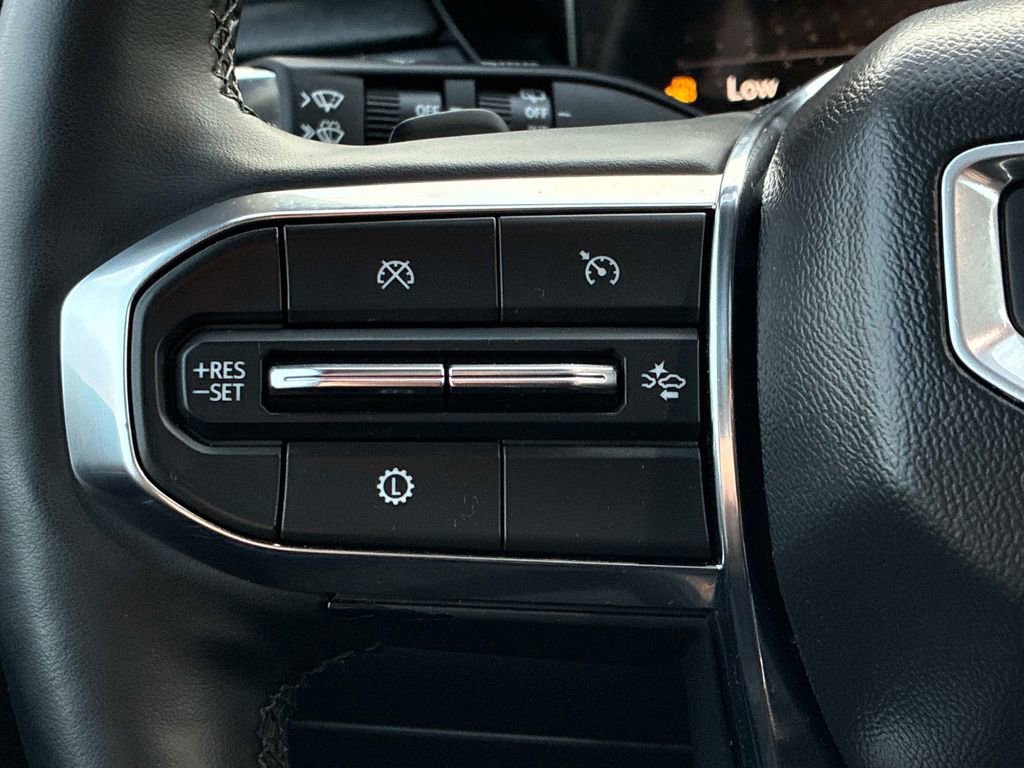 Used 2025 GMC Acadia Elevation image 29