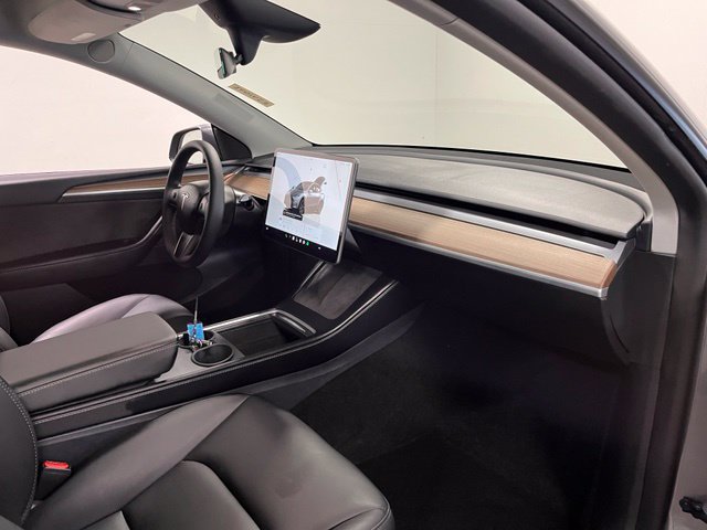Used 2025 Tesla Model Y Long Range RWD image 11