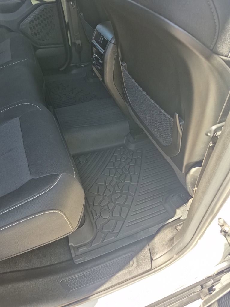 Used 2023 Jeep Grand Cherokee Laredo X image 32