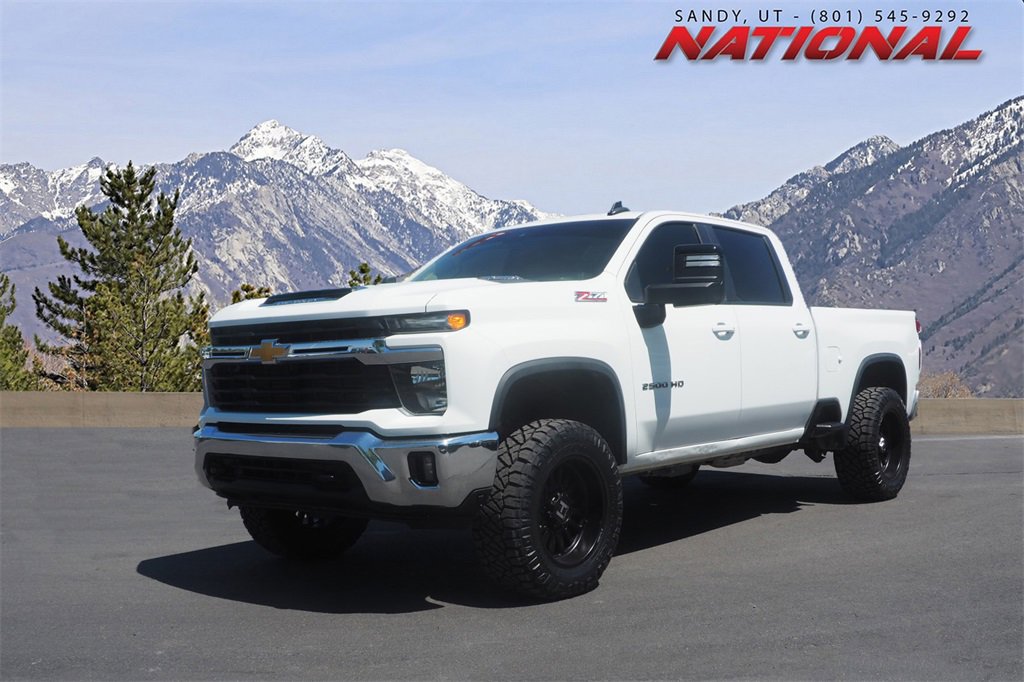 Used 2024 Chevrolet Silverado 2500 LT image 1