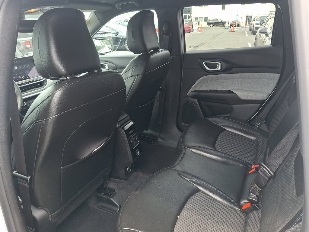 Used 2023 Jeep Compass Latitude AWD/4WD image 20
