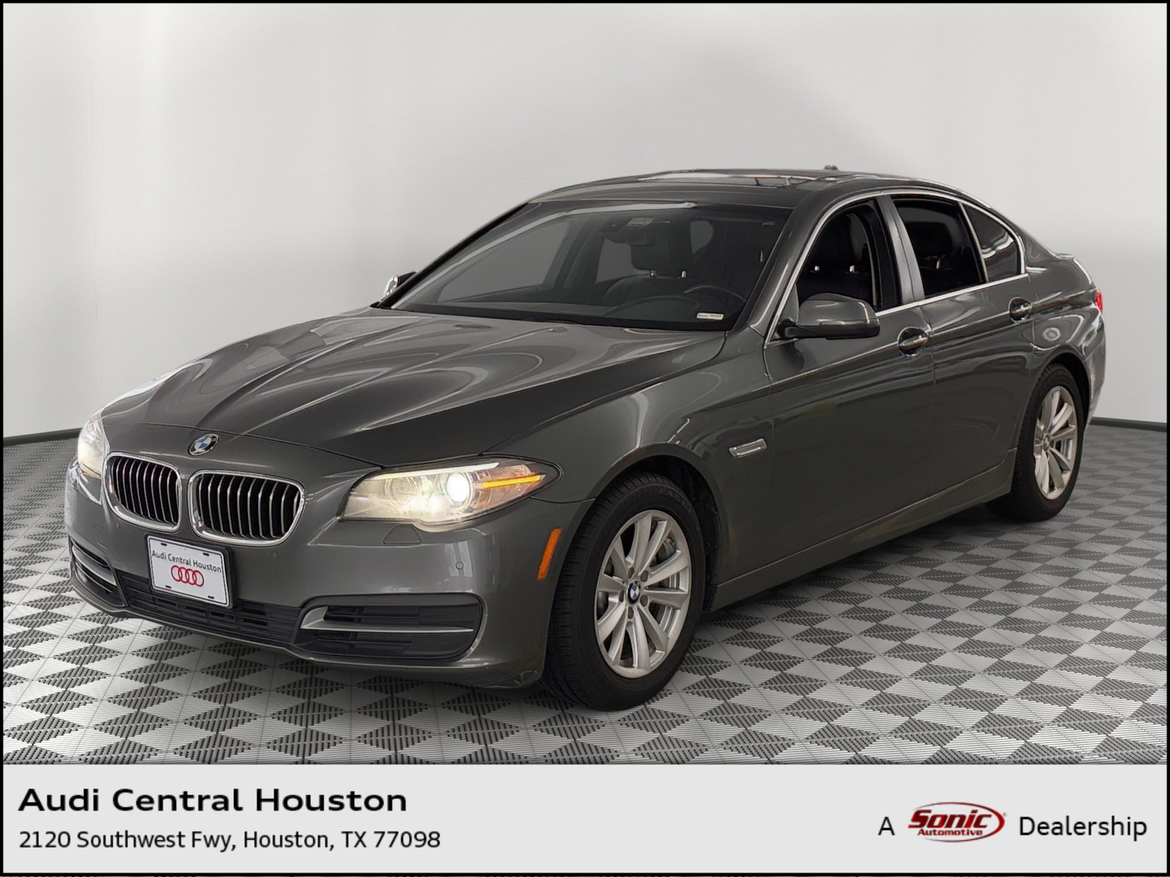 Used 2014 BMW 528i Sedan RWD image 1
