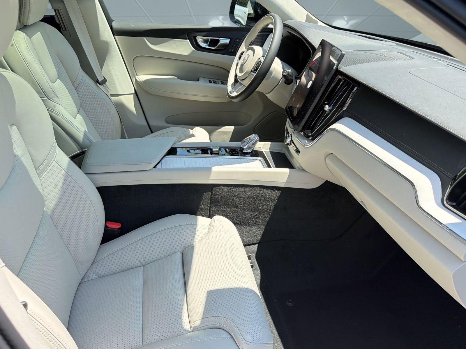 New 2026 Volvo XC60 B5 Ultra w/ Climate Package AWD/4WD image 29