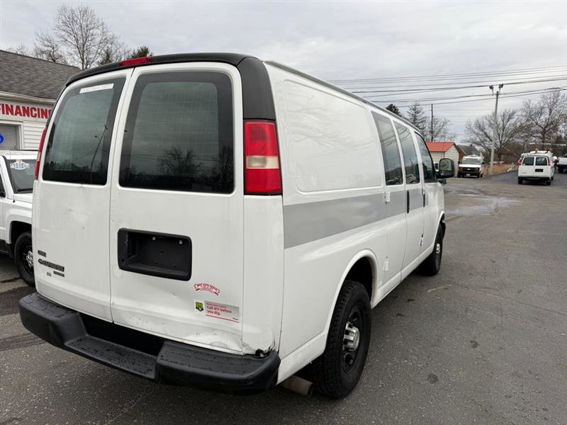 Used 2011 Chevrolet Express 2500 image 2