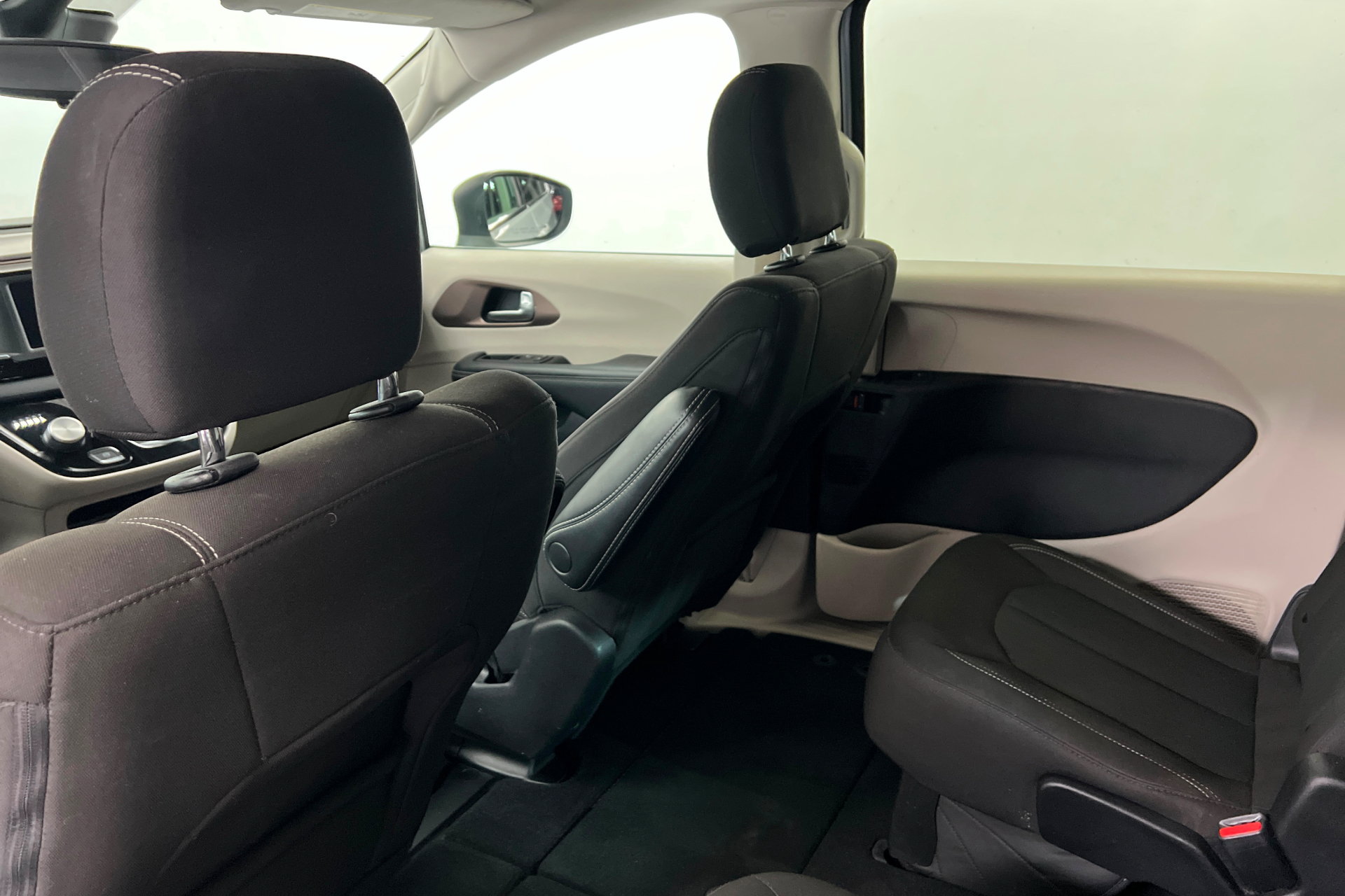 Certified 2023 Chrysler Voyager LX FWD image 18
