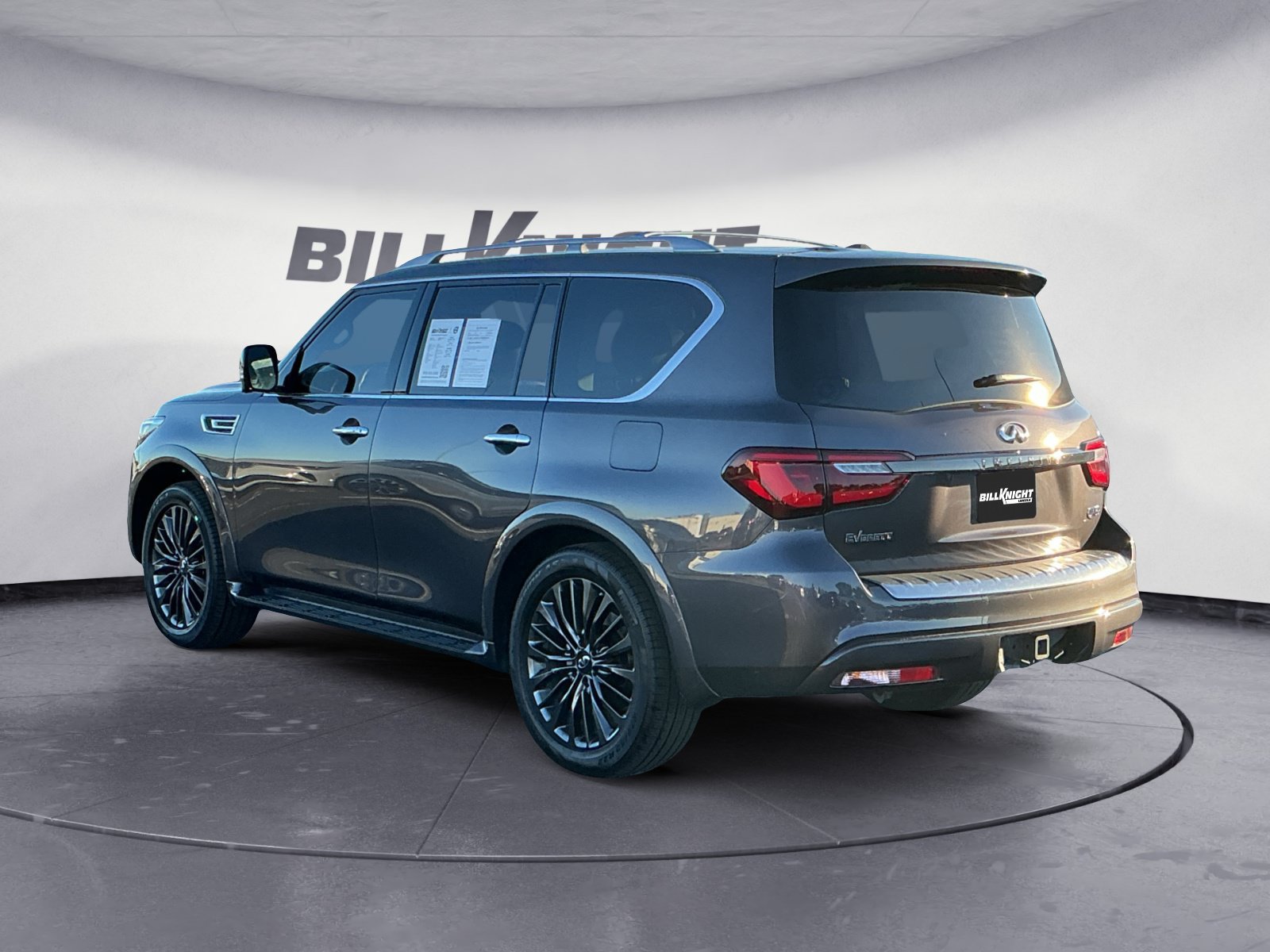 Used 2022 INFINITI QX80 Premium Select w/ Cargo Package RWD image 4