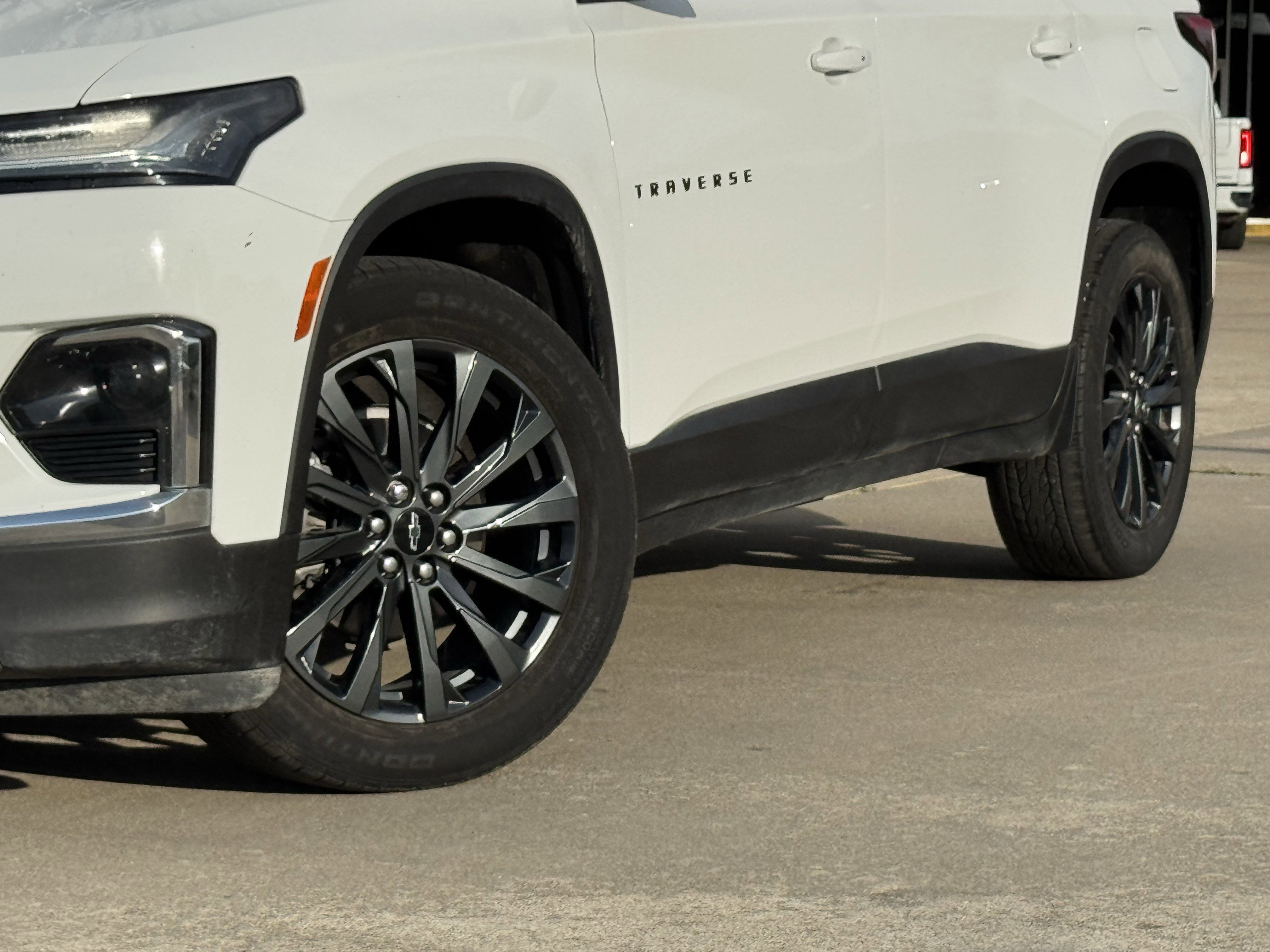 Used 2023 Chevrolet Traverse RS image 12