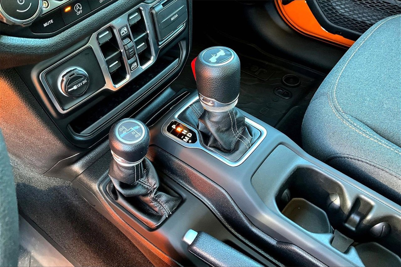 Certified 2025 Jeep Wrangler Sport image 28