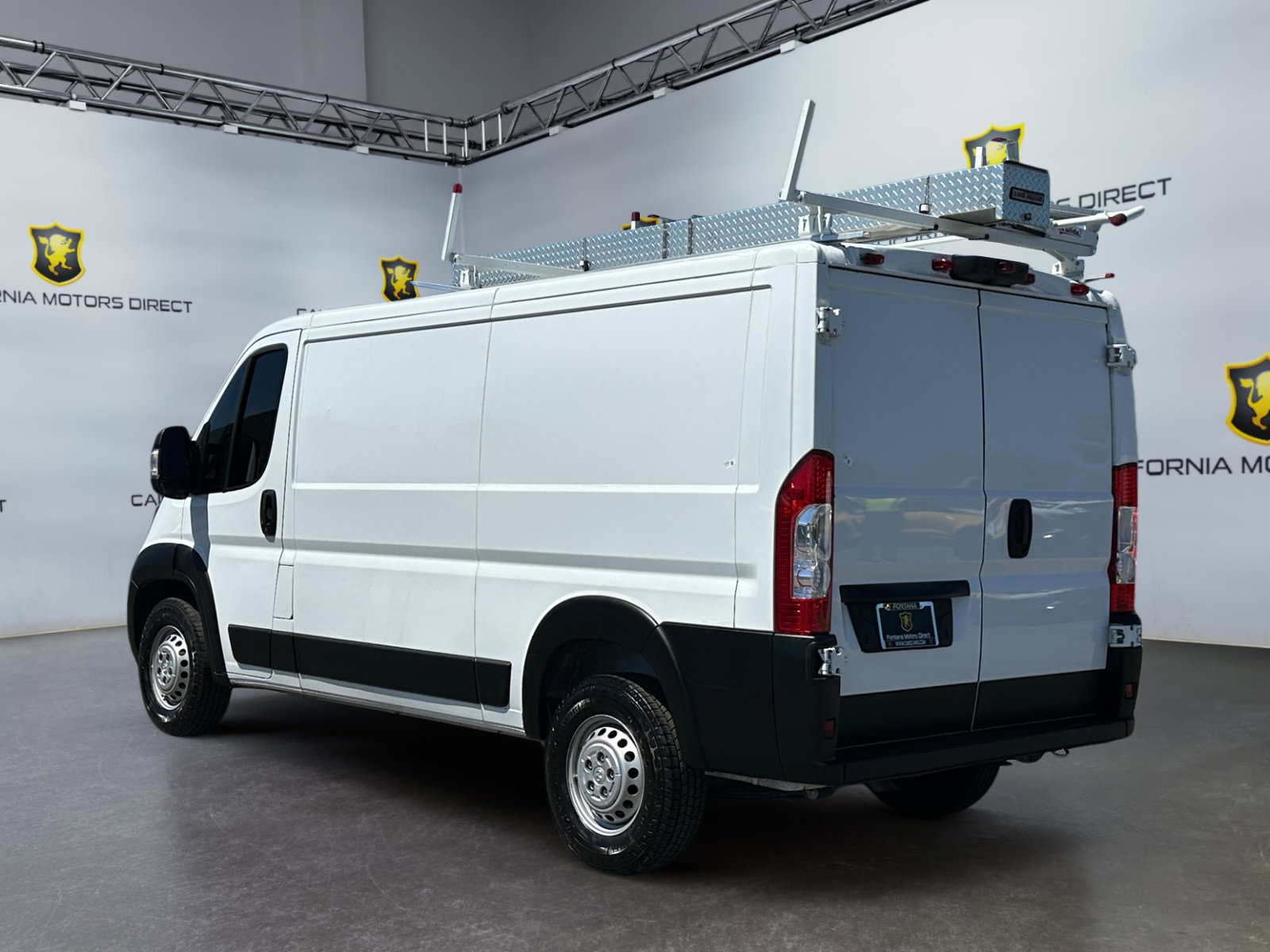 Used 2024 RAM ProMaster 2500 w/ Convenience Group FWD image 3