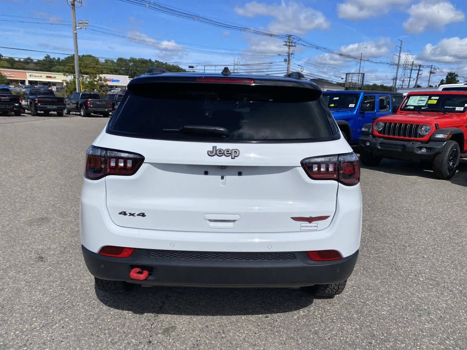 Certified 2026 Jeep Compass Trailhawk AWD/4WD image 4