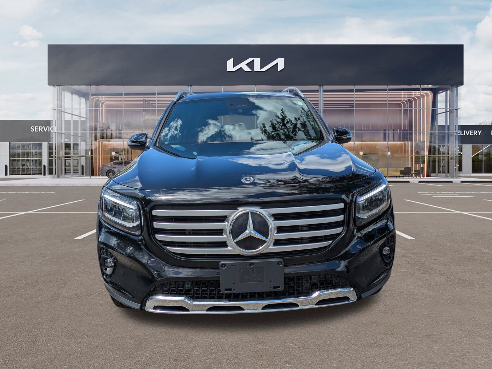 Used 2025 Mercedes-Benz GLB 250 w/ Exclusive Package image 7