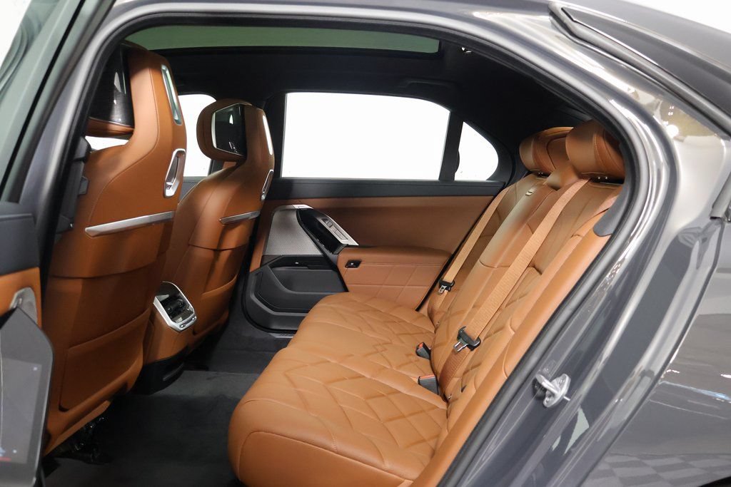 New 2026 BMW i7 eDrive50 w/ Executive Package RWD image 6