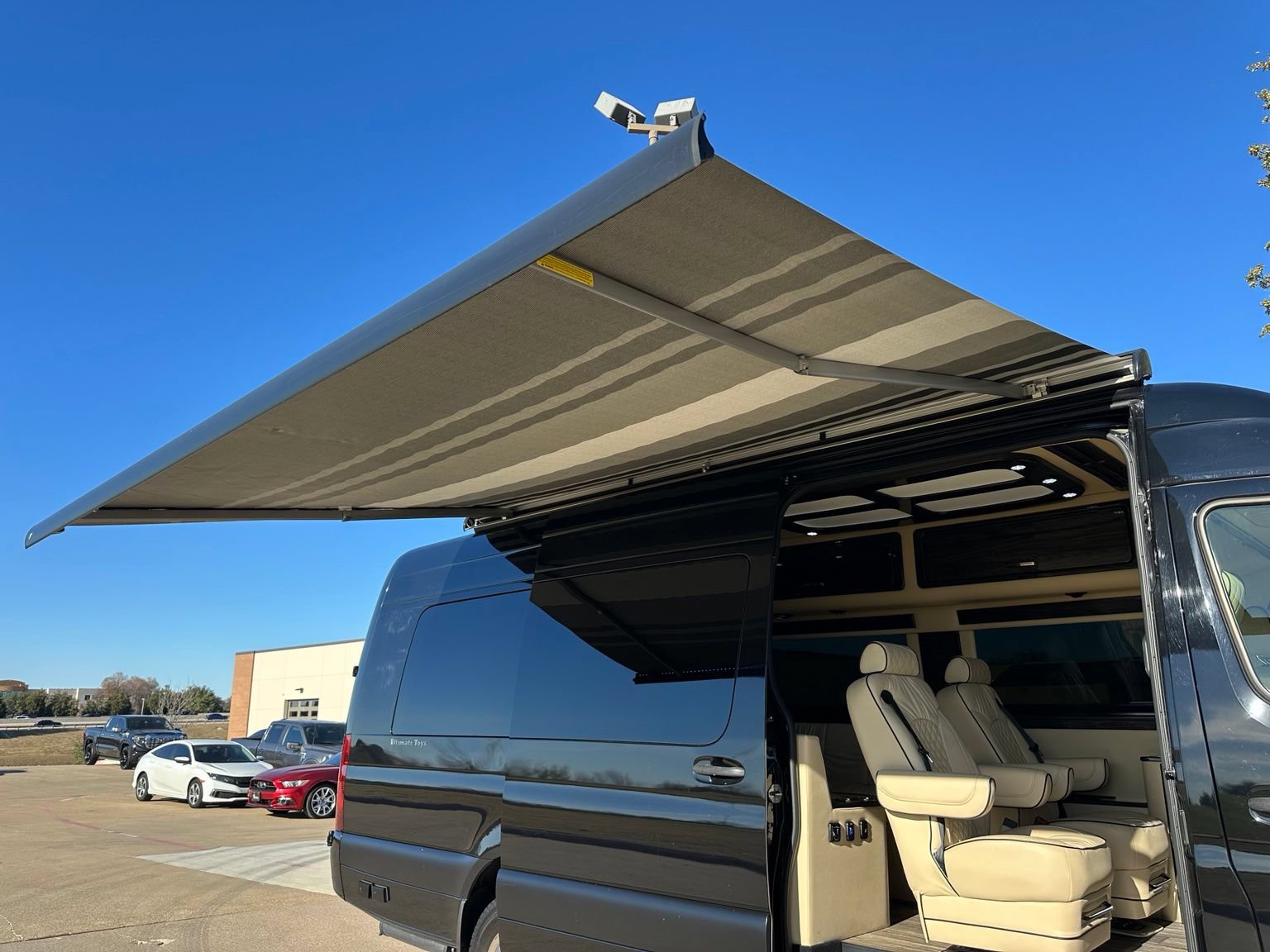 Used 2022 Mercedes-Benz Sprinter 3500 w/ Parking Package image 38