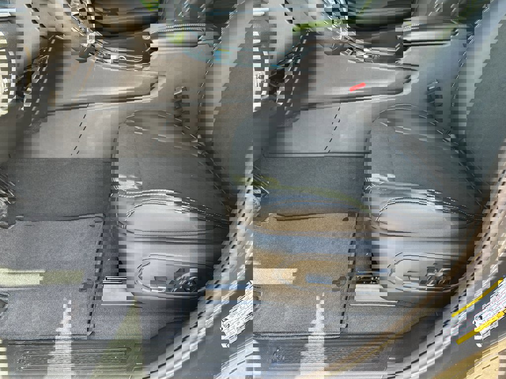 New 2025 Jeep Grand Cherokee Altitude image 11