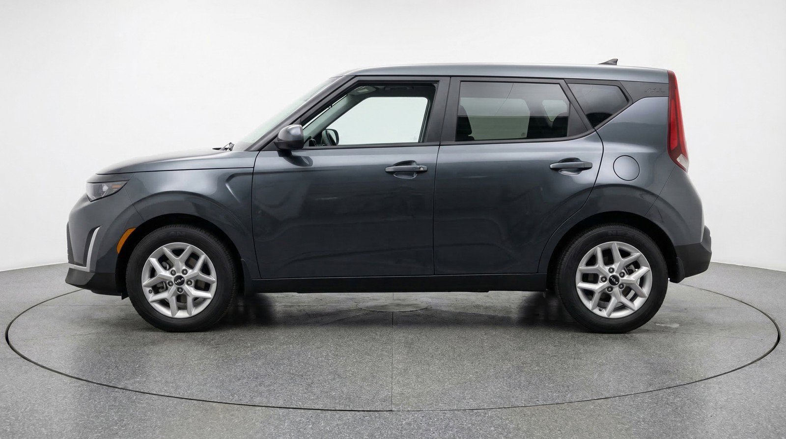 Used 2025 Kia Soul LX w/ LX Technology Package FWD image 5