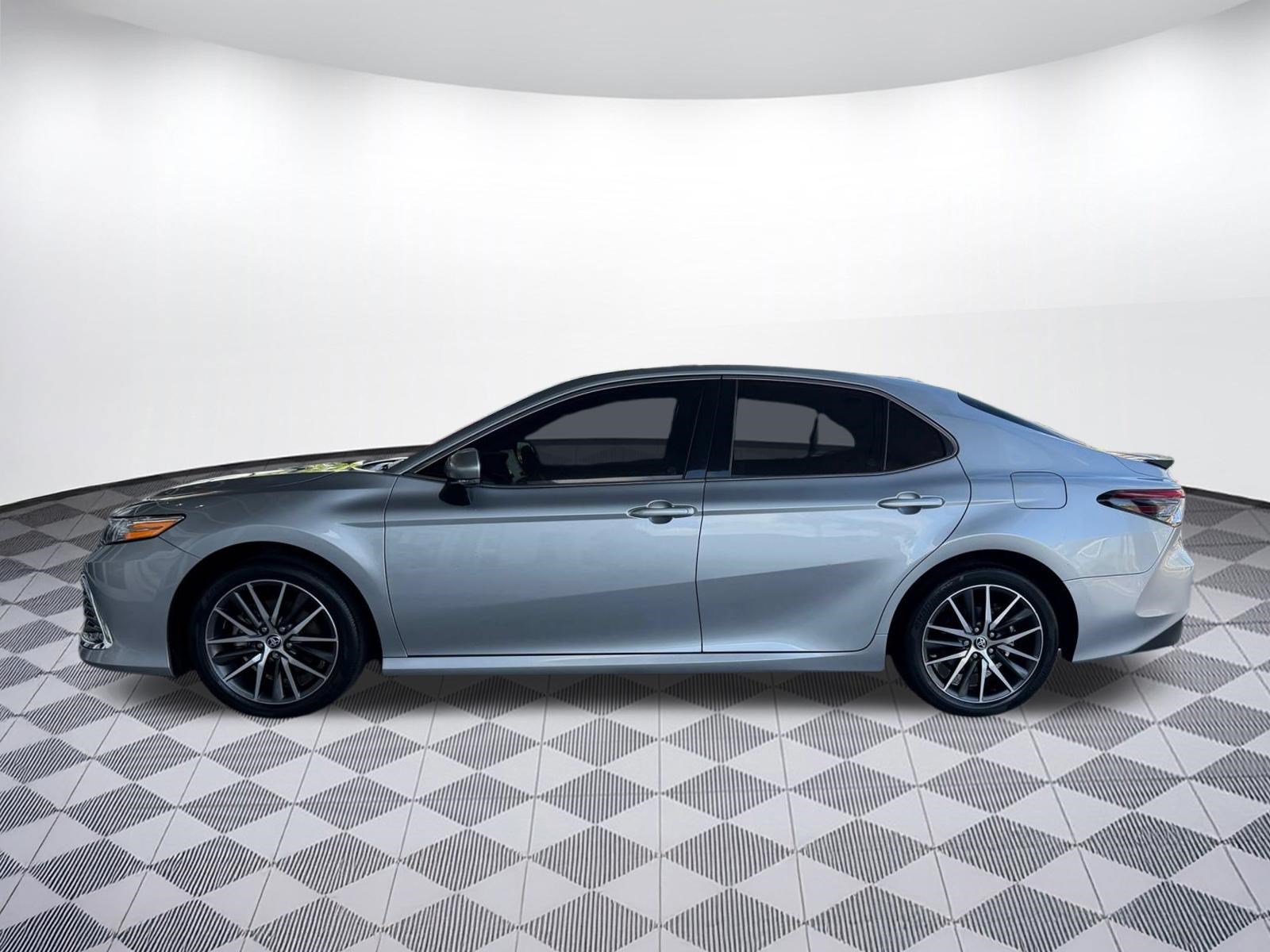 Used 2023 Toyota Camry XLE FWD image 2