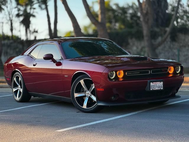 Used 2019 Dodge Challenger R/T w/ Driver Convenience Group RWD image 1