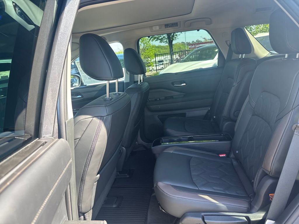 New 2026 Nissan Pathfinder Platinum FWD image 26