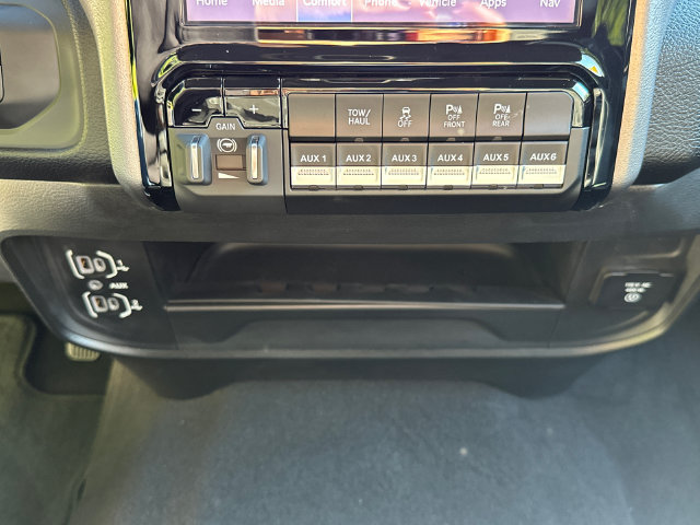 Used 2025 RAM 3500 Limited w/ Towing Technology Group AWD/4WD image 33