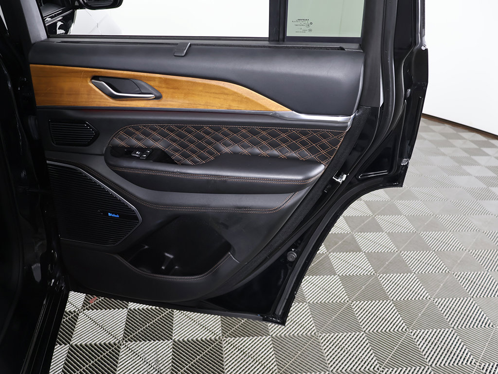 Used 2023 Jeep Grand Cherokee Summit AWD/4WD image 31