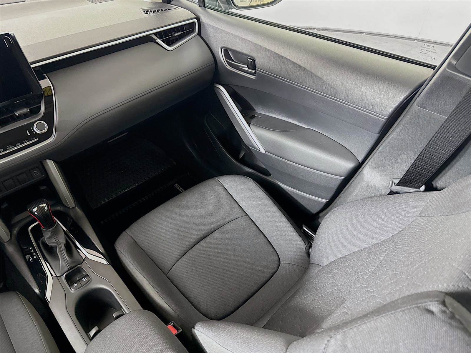 Used 2024 Toyota Corolla Cross LE image 23