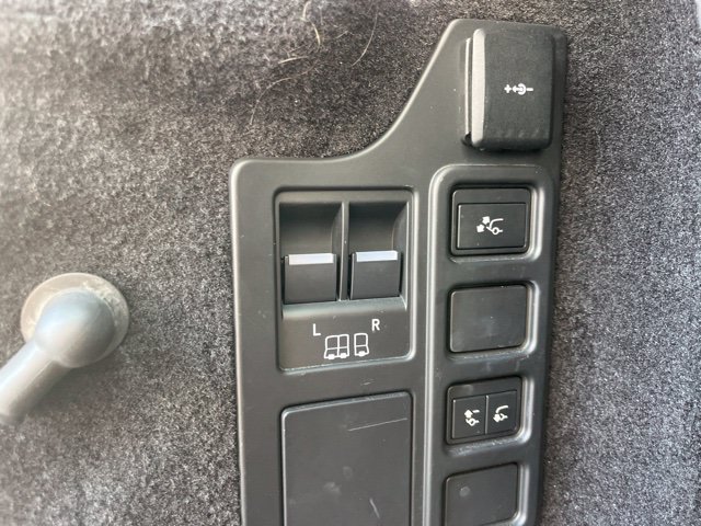 Used 2021 Land Rover Discovery S AWD/4WD image 15